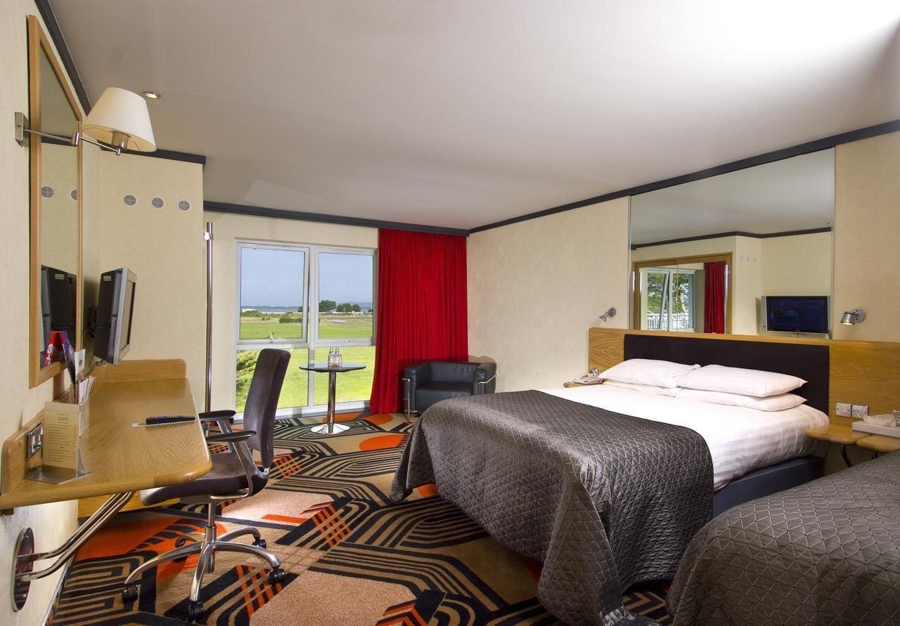 Hotel Langstone Quays 4*